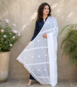 White georgette Lucknowi Chikankari dupatta with diagonal embroidery, floral bootis and embroidered vine detailing by Fiza Chikan Dubai
