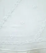 White georgette Lucknowi Chikankari dupatta with diagonal embroidery, floral bootis and embroidered vine detailing by Fiza Chikan Dubai